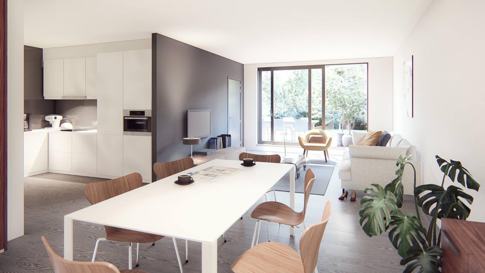 Interieur met grote ramen en natuurlijk licht